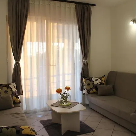 Apartment By The Sea Pirovac, Sibenik - 24368 *